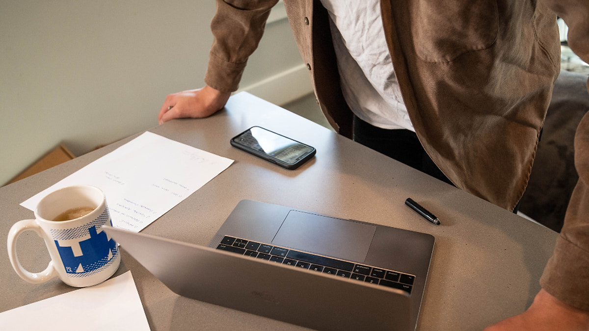 Foto real profesional Taxea: Foto real de Laptop Work.